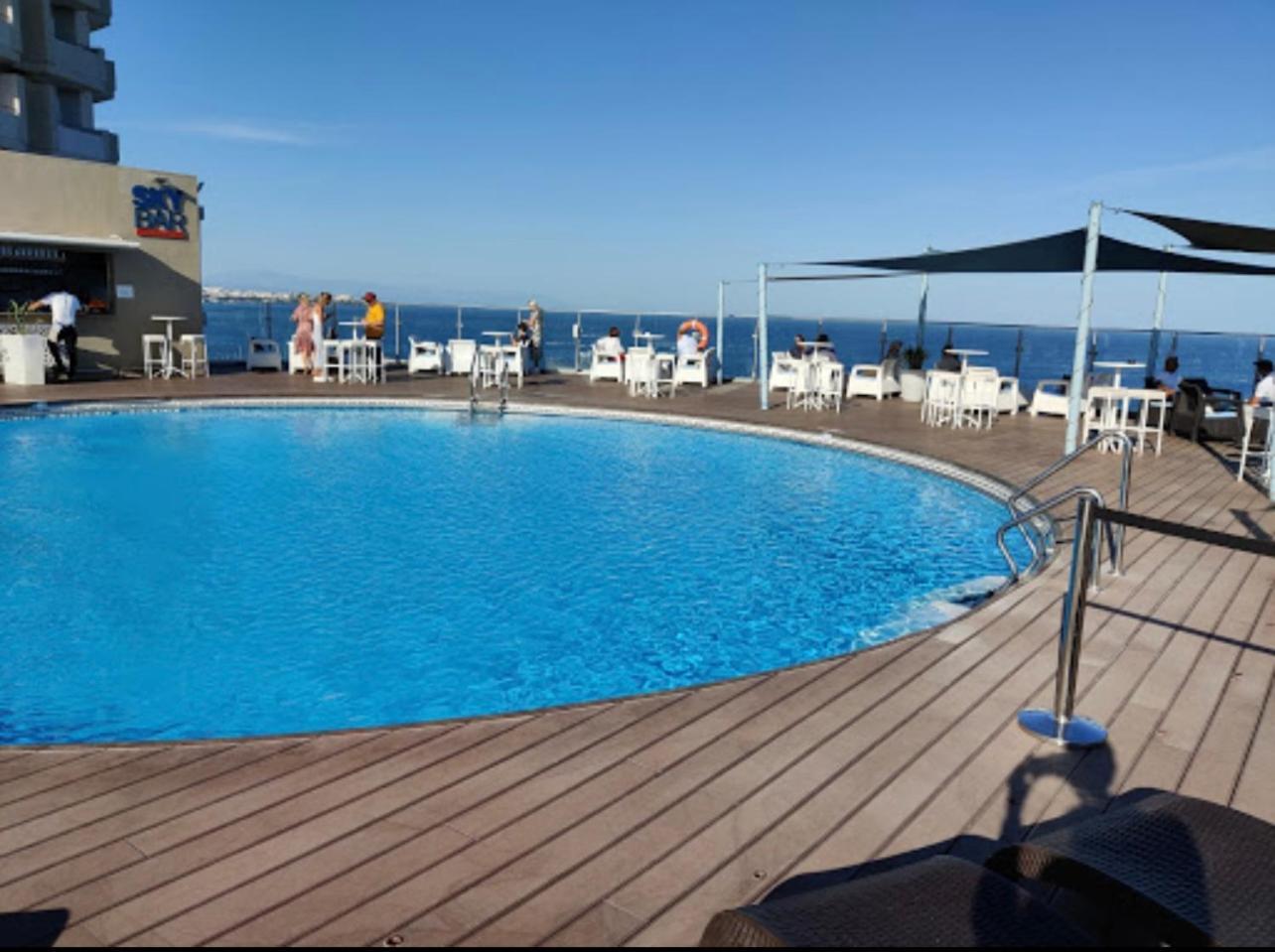 Appartamento Sunny Beachside Retreat With Mountain And Sea Views Fuengirola